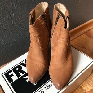 🔥 Frye Reina Booties